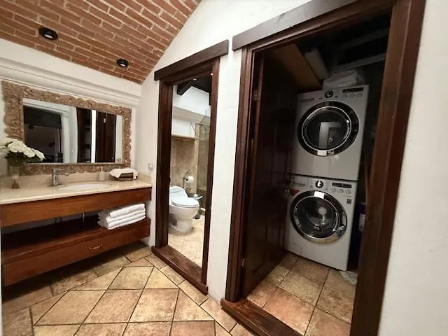 Spacious Gem In The Heart Of Antigua Feriehus
